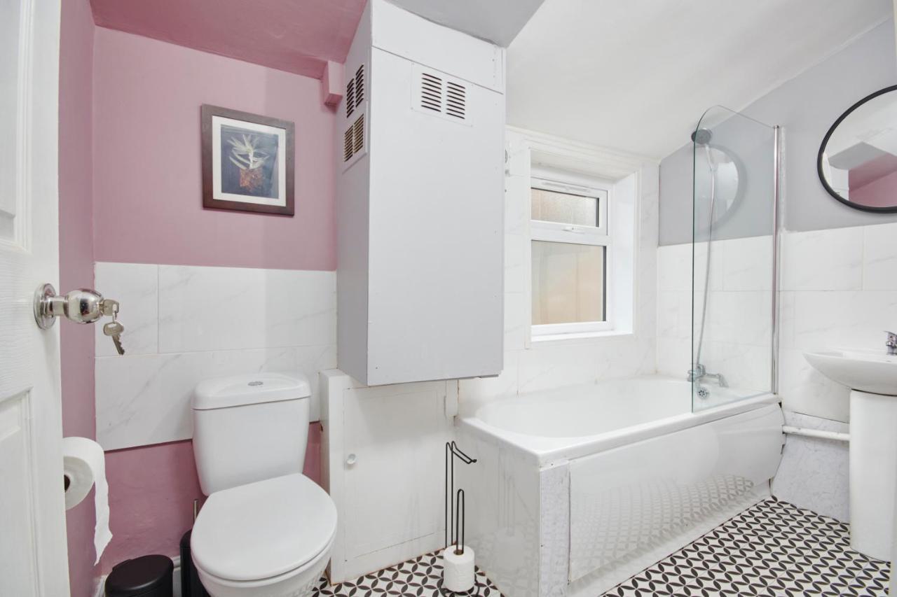 5 Bed House In Leamington Spa Perfect For Contractors With 7 Beds By Purestay - 14 Night Min! ภายนอก รูปภาพ