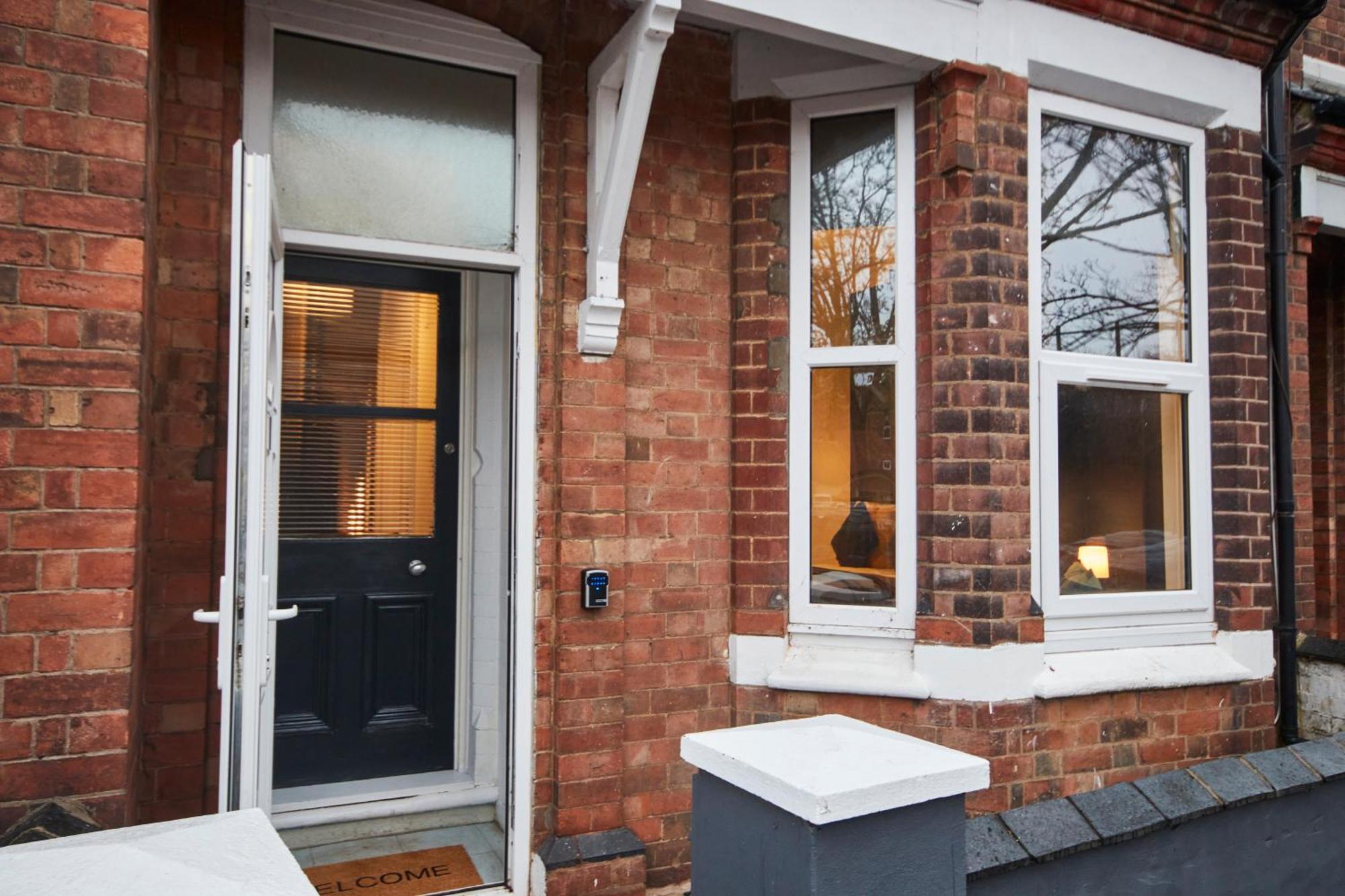 5 Bed House In Leamington Spa Perfect For Contractors With 7 Beds By Purestay - 14 Night Min! ภายนอก รูปภาพ